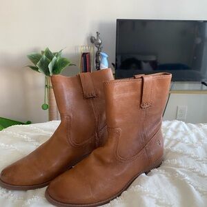 FRYE AND CO. Tan Leather Mid-Calf Boots